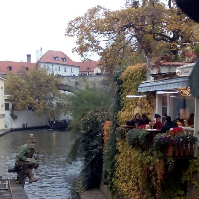 Foto del Canal Čertovka, en Praga.