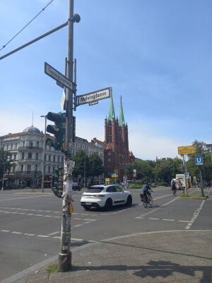 Foto de señal de tráfico en Mehringdamm, Berlin.
